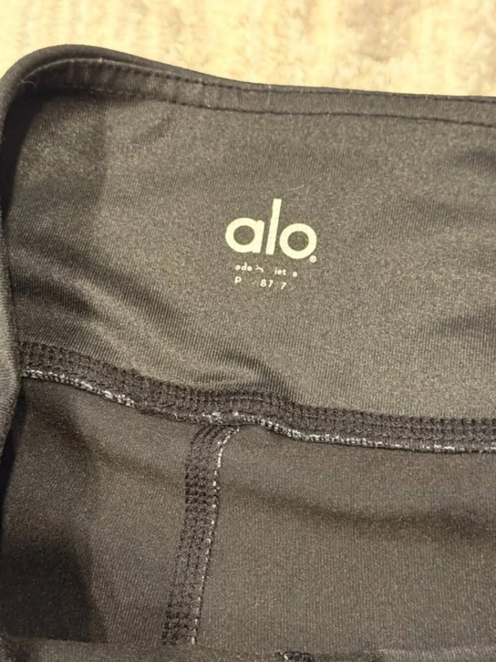 ALO Yoga no leggings pets